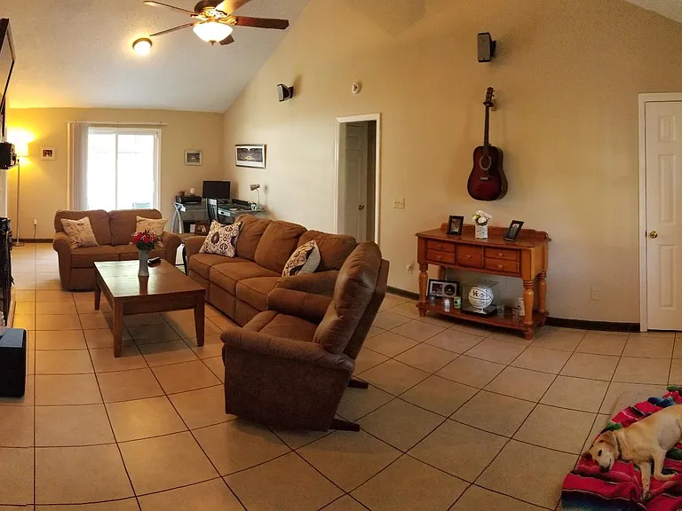 501 Carriage Ln — Photo 7
