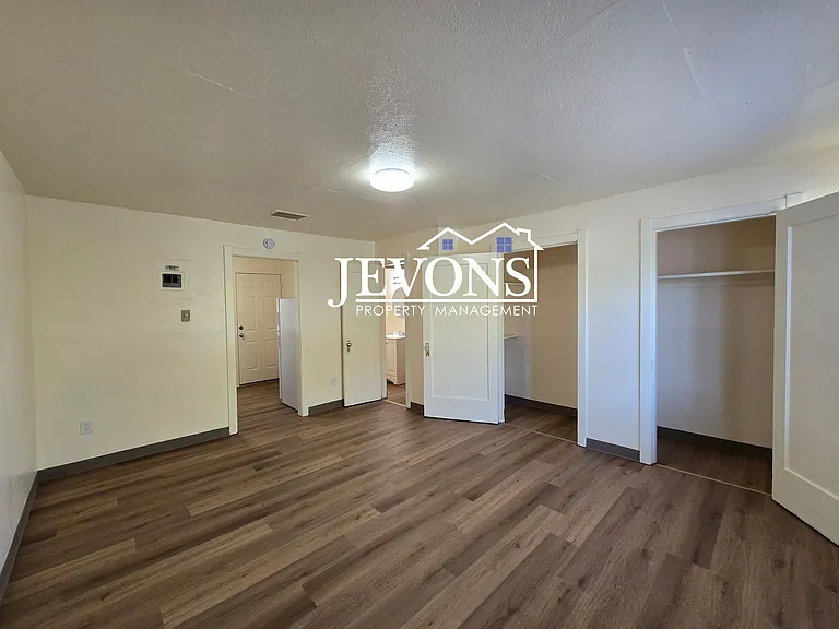 301 S 2nd St #12 — Photo 8