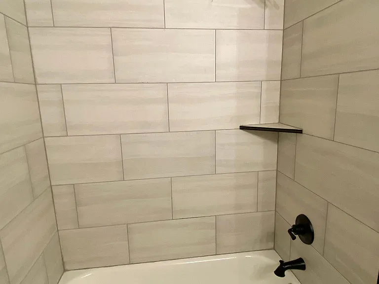Guest Bathtub/Shower