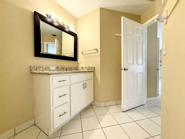 13614 Yarmouth Ct — Photo 9