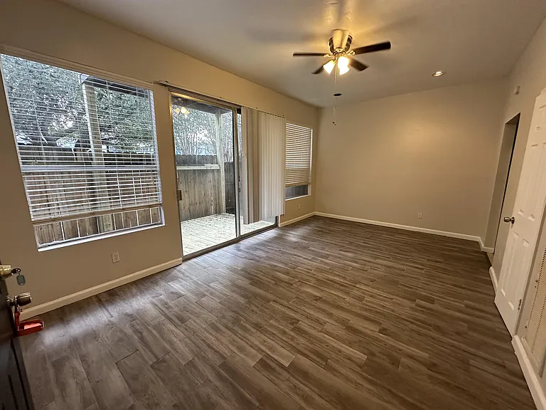 406 Hawthorne St — Photo 41
