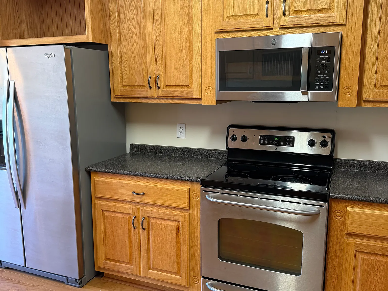 4 bed, 2422 sqft, $1,995 — Photo 4