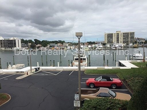 3rd image of 401 Harbour Pt APT 201