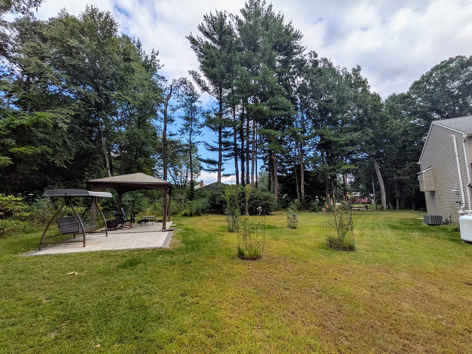 3 bed, 2.5 bath, 2700 sqft, $2,825 — Photo 3