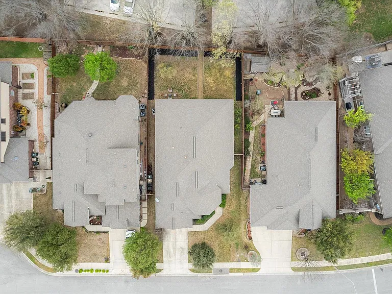 916 Easton Dr — Photo 29