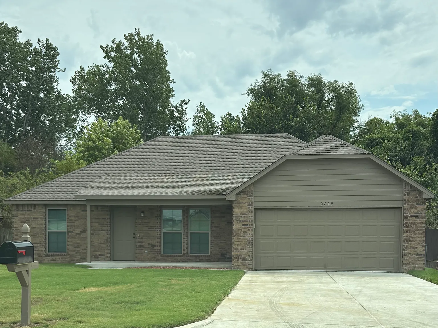 3 bed, 1297 sqft, $1,700 — Photo 1