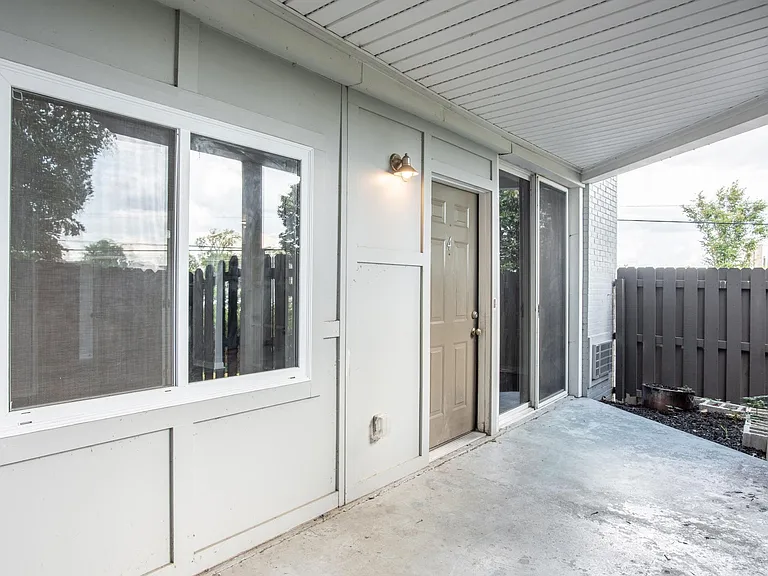 801 Inverness Ave #D4 — Photo 2