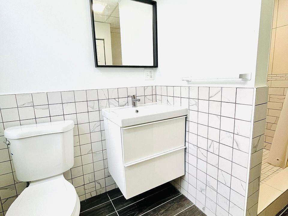 2nd image of 1477 Park St #213