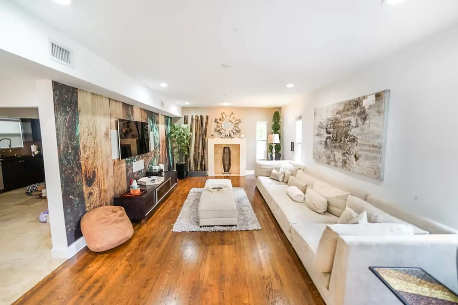 3 bed, 2.0 bath, 2497 sqft, $7,603 — Photo 3
