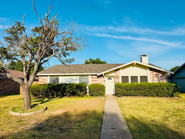 18907 Platte River Way — Photo 1