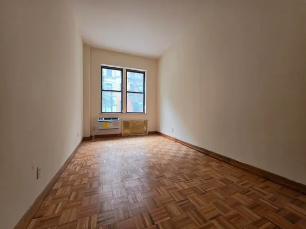 515 East 81st Street image 1 of 6