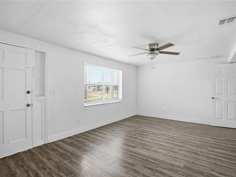 3301 Rosefield Dr — Photo 29
