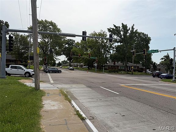 3rd image of 1011 Jennings Station Rd