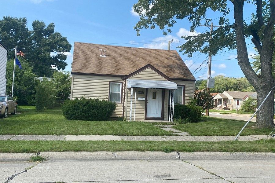 1st image of 19047 Meier St