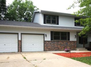 123 Prospect Cir, Waterloo, IA 50701