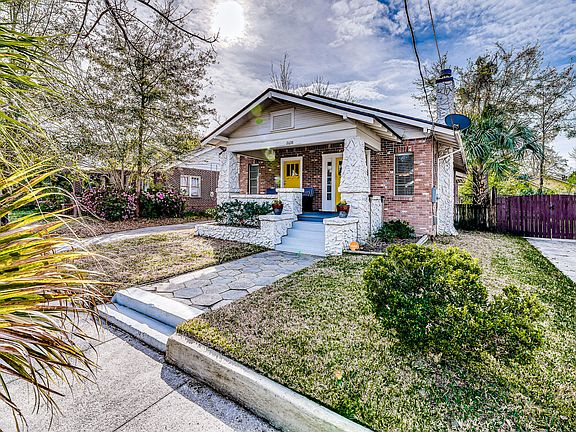 5th image of 2638 College St