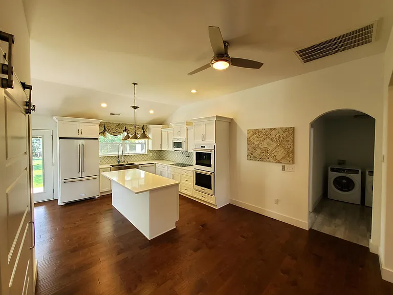 261 Woodcrest Ct — Photo 4