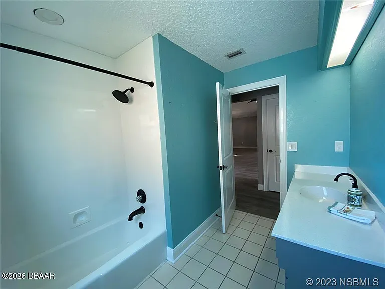 1031 Club House Blvd — Photo 27