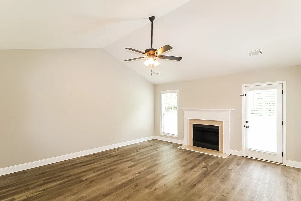 3 bed, 2.0 bath, 1711 sqft, $2,060 — Photo 4