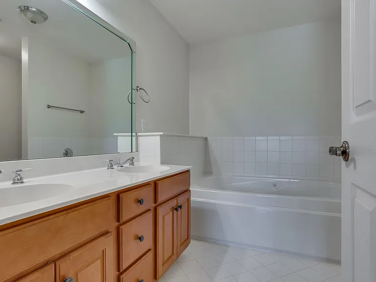 1823 Brentwood Pointe #1823 — Photo 7
