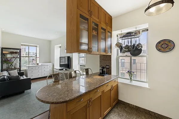 Sold by Nest Seekers International | media 3