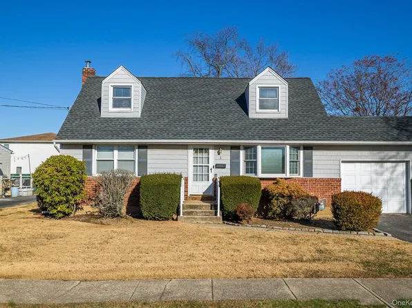 3 Poplar Avenue, Farmingdale, NY 11735