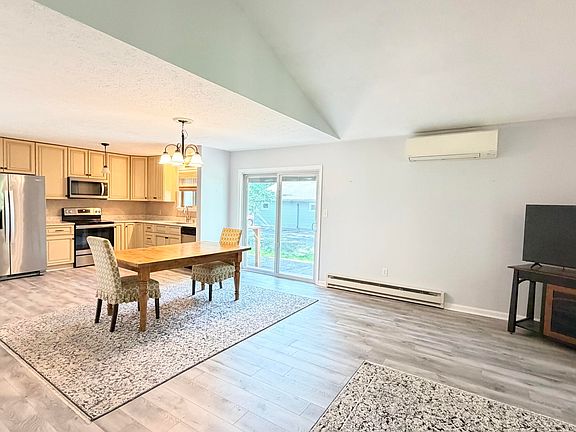 5th image of 1020 Arrowhead Ct