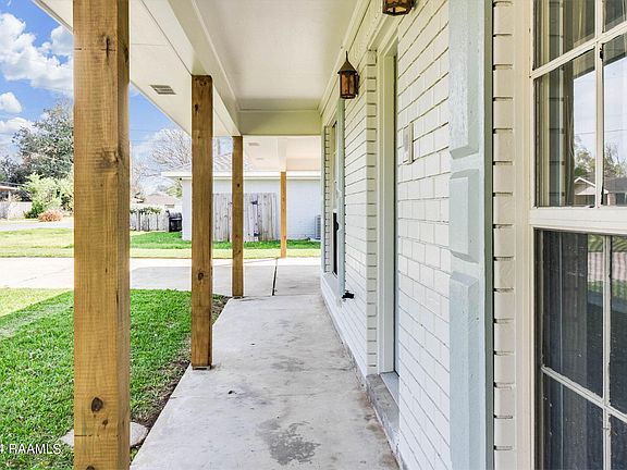 3rd image of 102 Wayland Dr