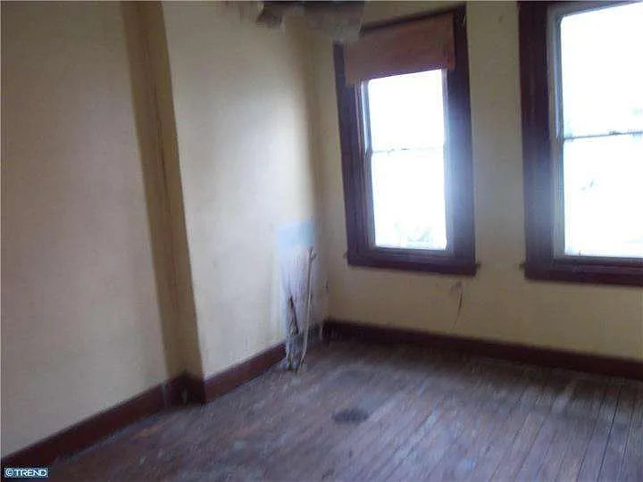 Building Photo 4