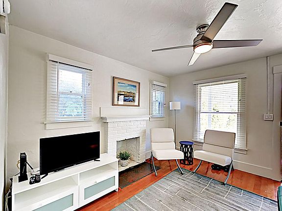 4th image of 1319 Olive St
