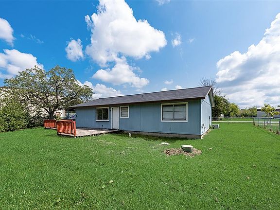 3rd image of 2030 Midlake Ln
