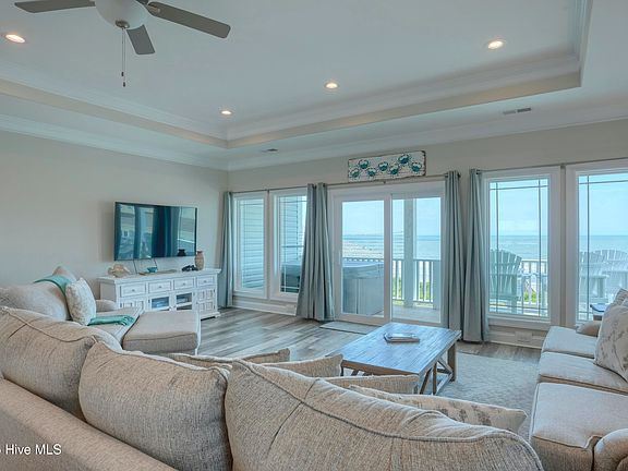 5th image of 876 Villas Drive