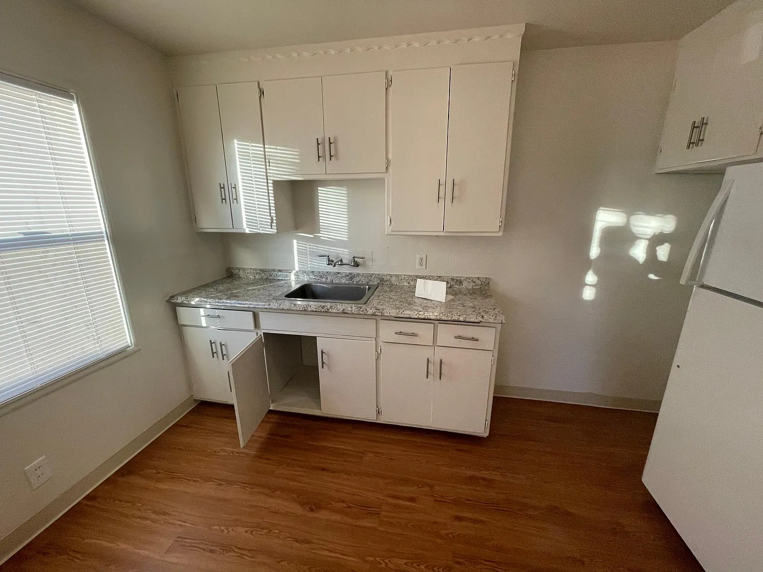 2 bed, 800 sqft, $2,100 — Photo 2