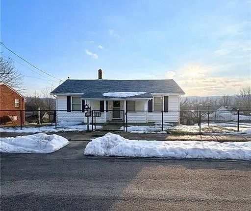 3rd image of 380 Monroe Ave