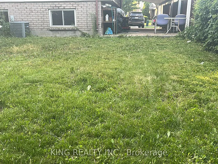 287 Portsmouth Cres E — Photo 16