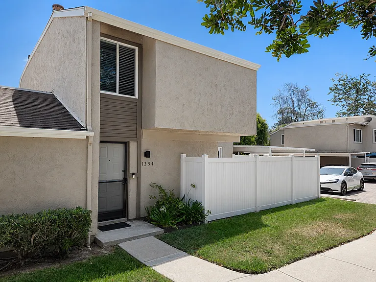 1354 Evergreen Dr — Photo 2