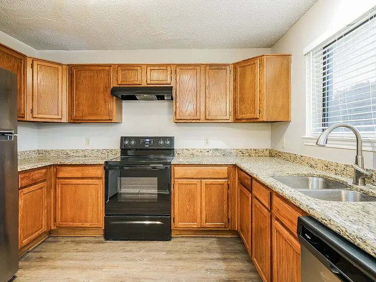 2305 Weyborn Dr — Photo 9