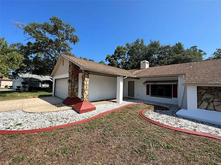 8205 Pagoda Dr — Photo 2