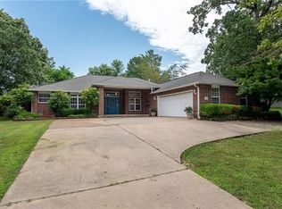 22421 Oakview Rd, Siloam Springs, AR 72761