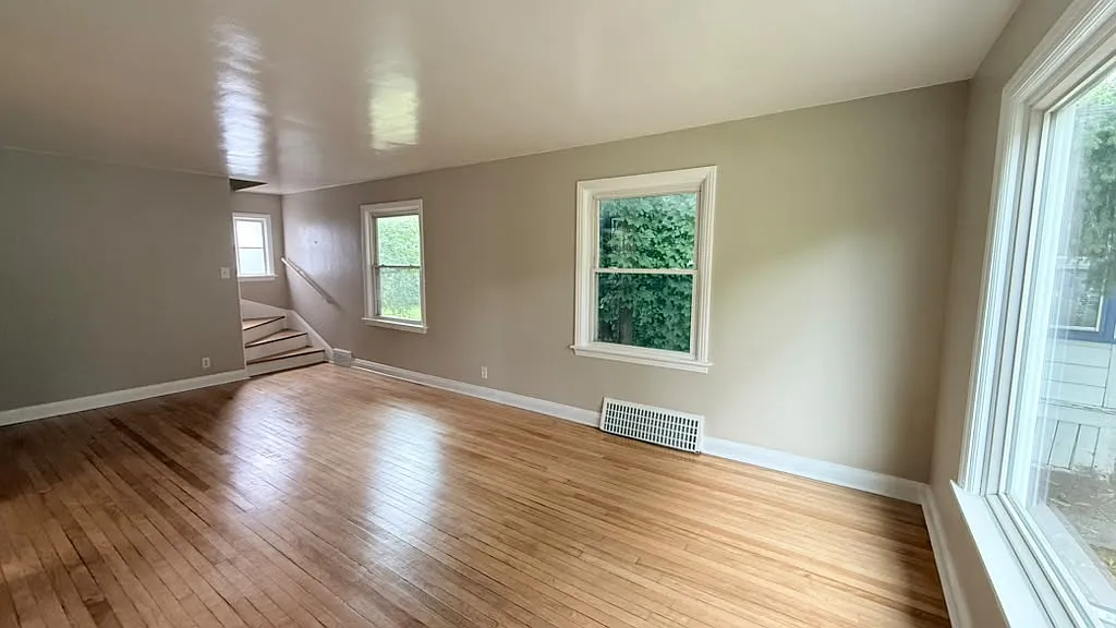 3 bed, 1.5 bath, 1374 sqft, $1,800 — Photo 1