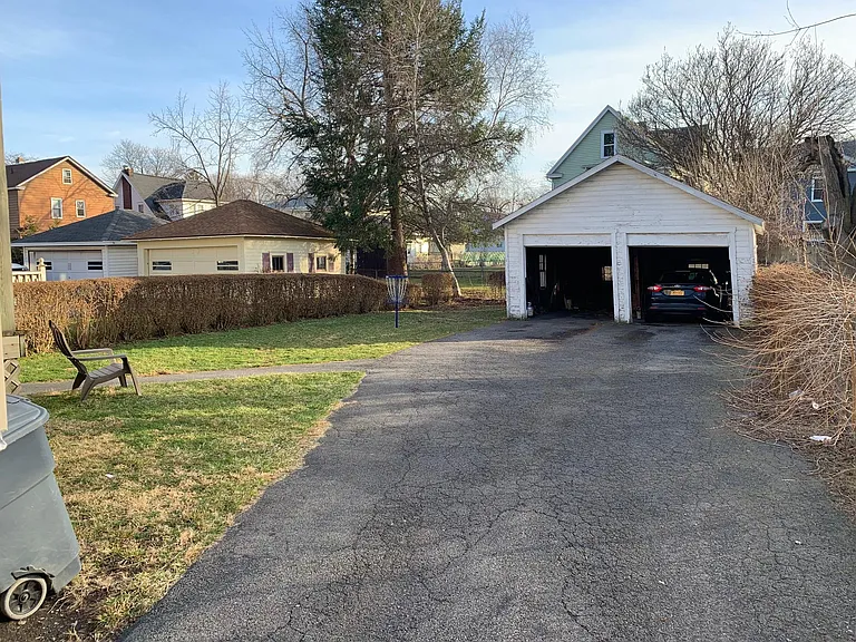 1/2 GARAGE AND 1 SPOT IN FRONT OF YOUR GARAGE SPOT COMES WITH UNIT