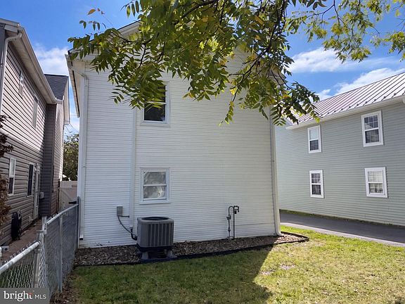 5th image of 329 Fairview Ave