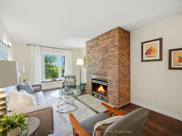 1308 Valerie Cres — Photo 19