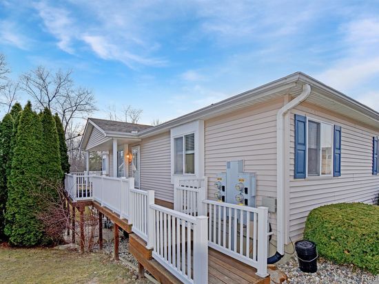 9530 Timber Ridge Dr, Grand Blanc, MI 48439