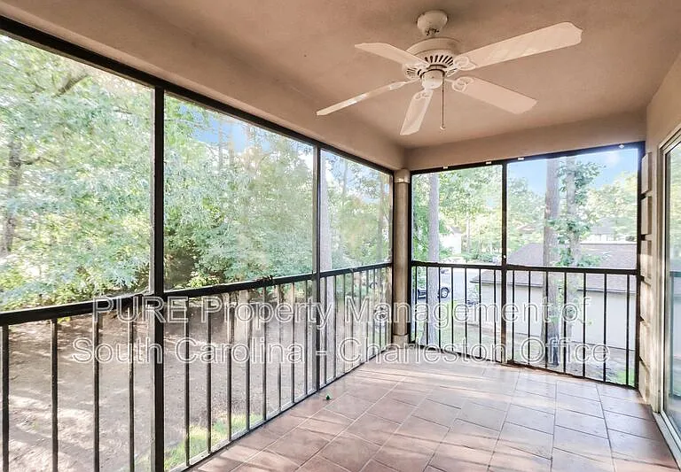 208 Pipers Ln #208 — Photo 4