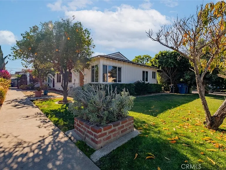 14418 Martha St — Photo 13