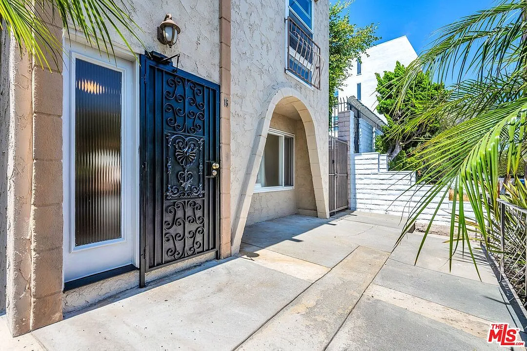 3 bed, 3.0 bath, 1428 sqft, $4,850 — Photo 4