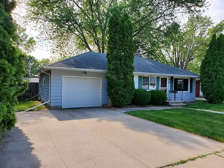 1163 Higgins Ave — Photo 2