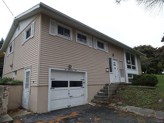2nd image of 204 Oakridge Dr