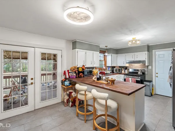 305 Greenwood St, Mooringsport, LA 71060